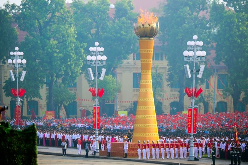 Ho&agrave;n thiện m&ocirc; h&igrave;nh, cơ chế, ch&iacute;nh s&aacute;ch quản l&yacute; ph&aacute;t triển x&atilde; hội hiện đại
