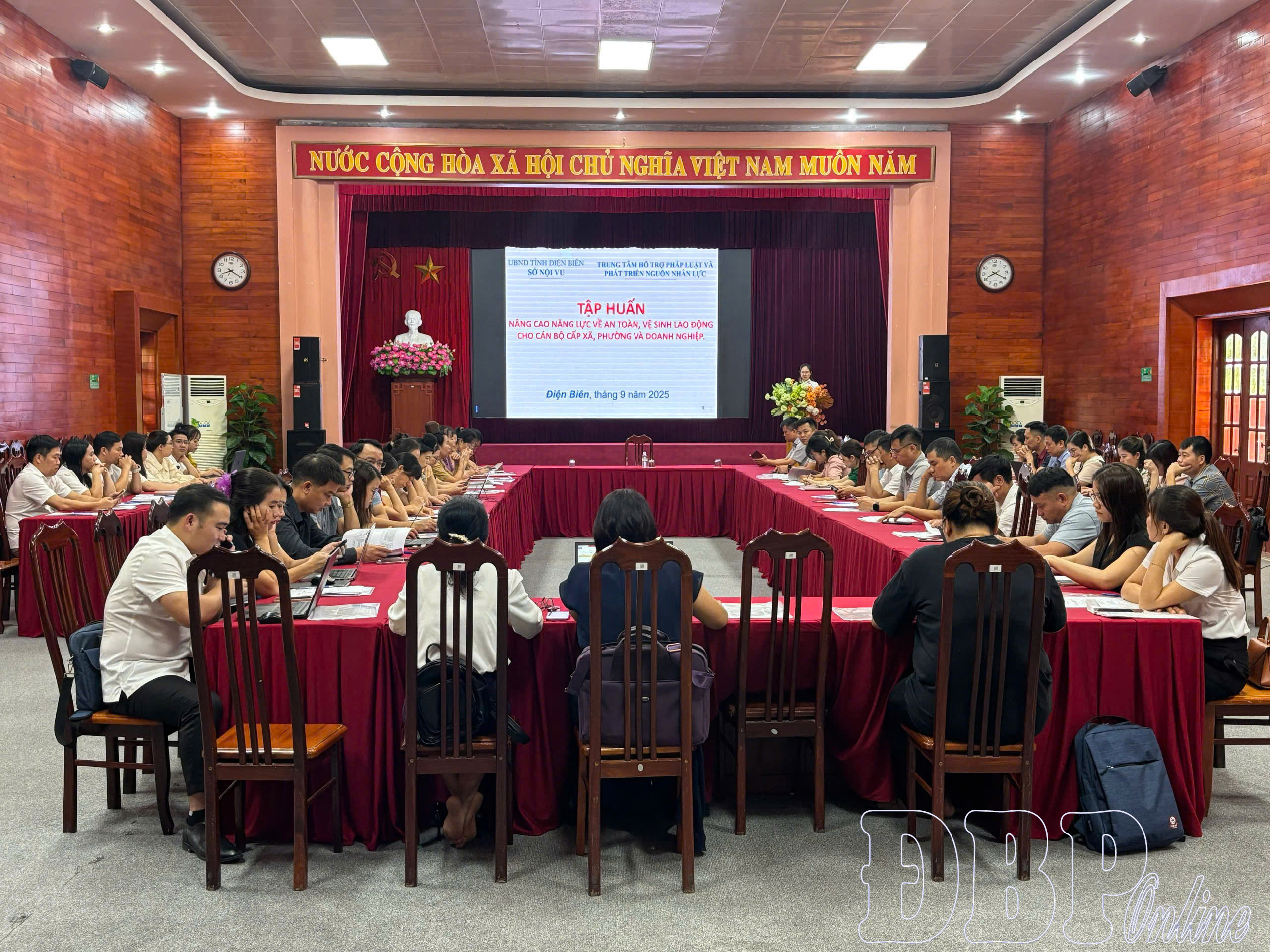 Bảo đảm an to&agrave;n, vệ sinh lao động v&igrave; quyền lợi người lao động