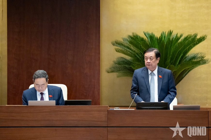 Kỳ họp thứ mười, Quốc hội khóa XV: Đề xuất hiệu trưởng có quyền cấp bằng tốt nghiệp trung học phổ thông