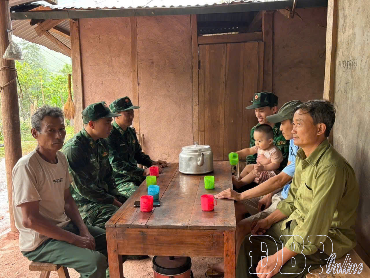 Vững v&agrave;ng thế trận l&ograve;ng d&acirc;n