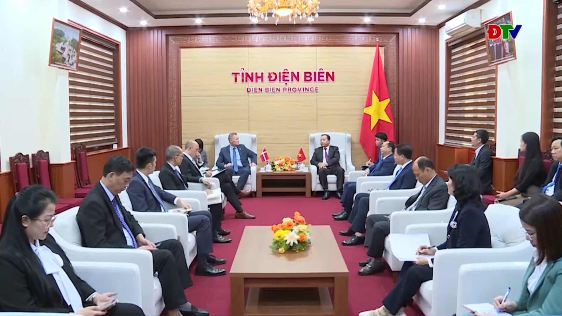 B&iacute; thư Tỉnh ủy Trần Tiến Dũng tiếp x&atilde; giao Đại sứ Đan mạch tại Việt Nam