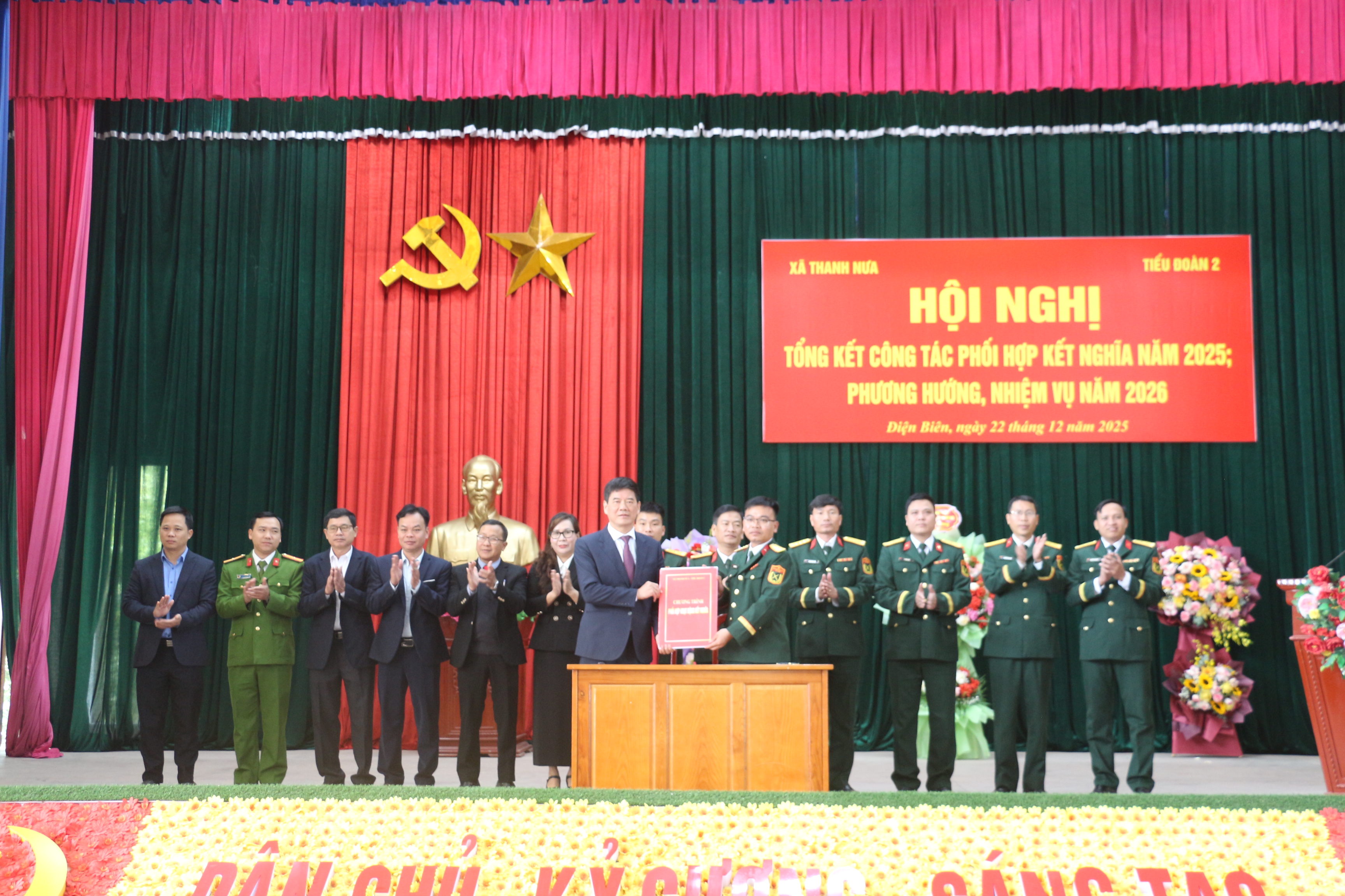 Tăng cường đo&agrave;n kết gắn b&oacute; giữa Tiểu đo&agrave;n 2 với x&atilde; Thanh Nưa