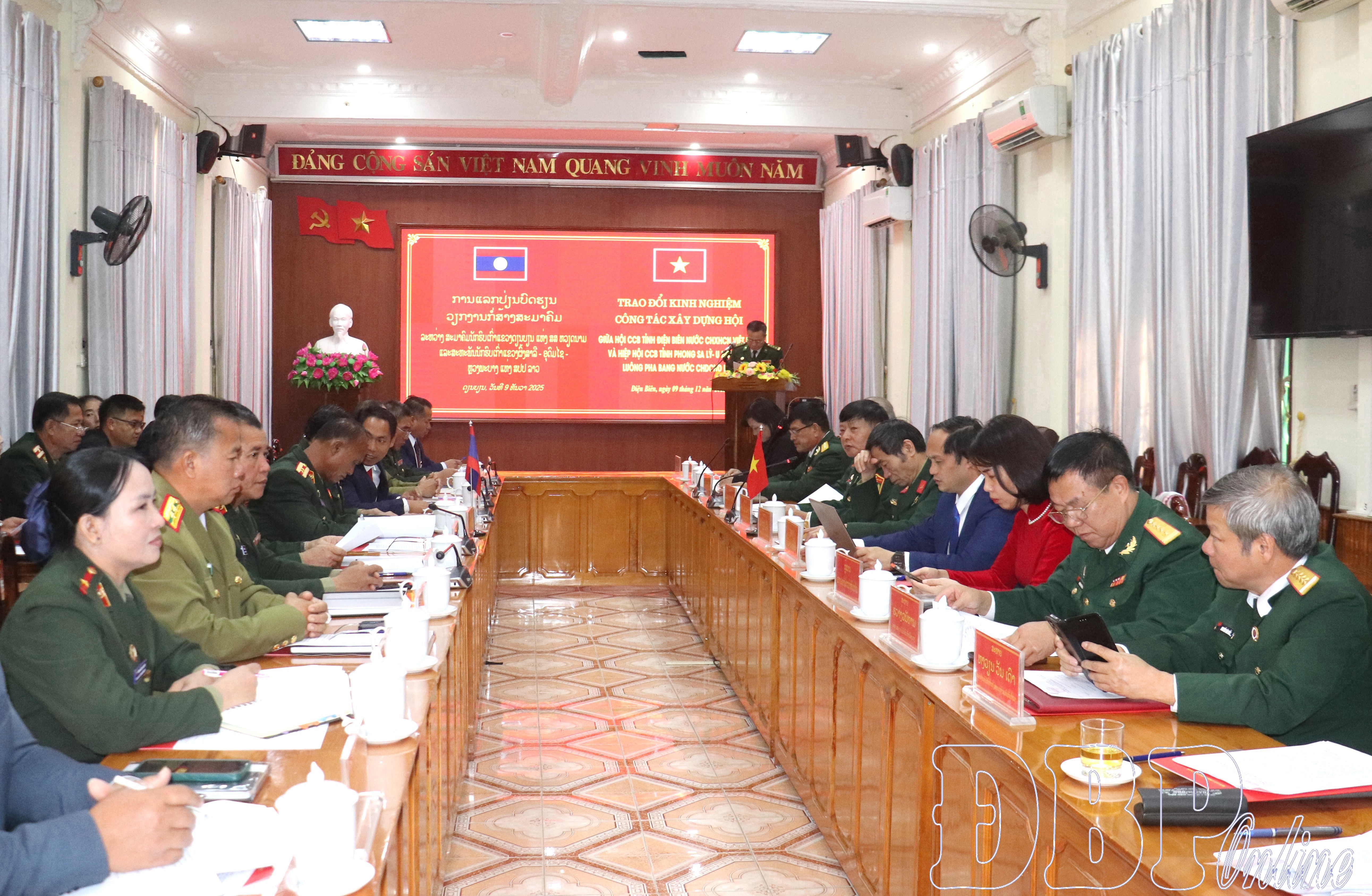 Hội Cựu chiến binh tỉnh Điện Bi&ecirc;n trao đổi kinh nghiệm với Hiệp hội Cựu chiến binh 3 tỉnh Bắc L&agrave;o