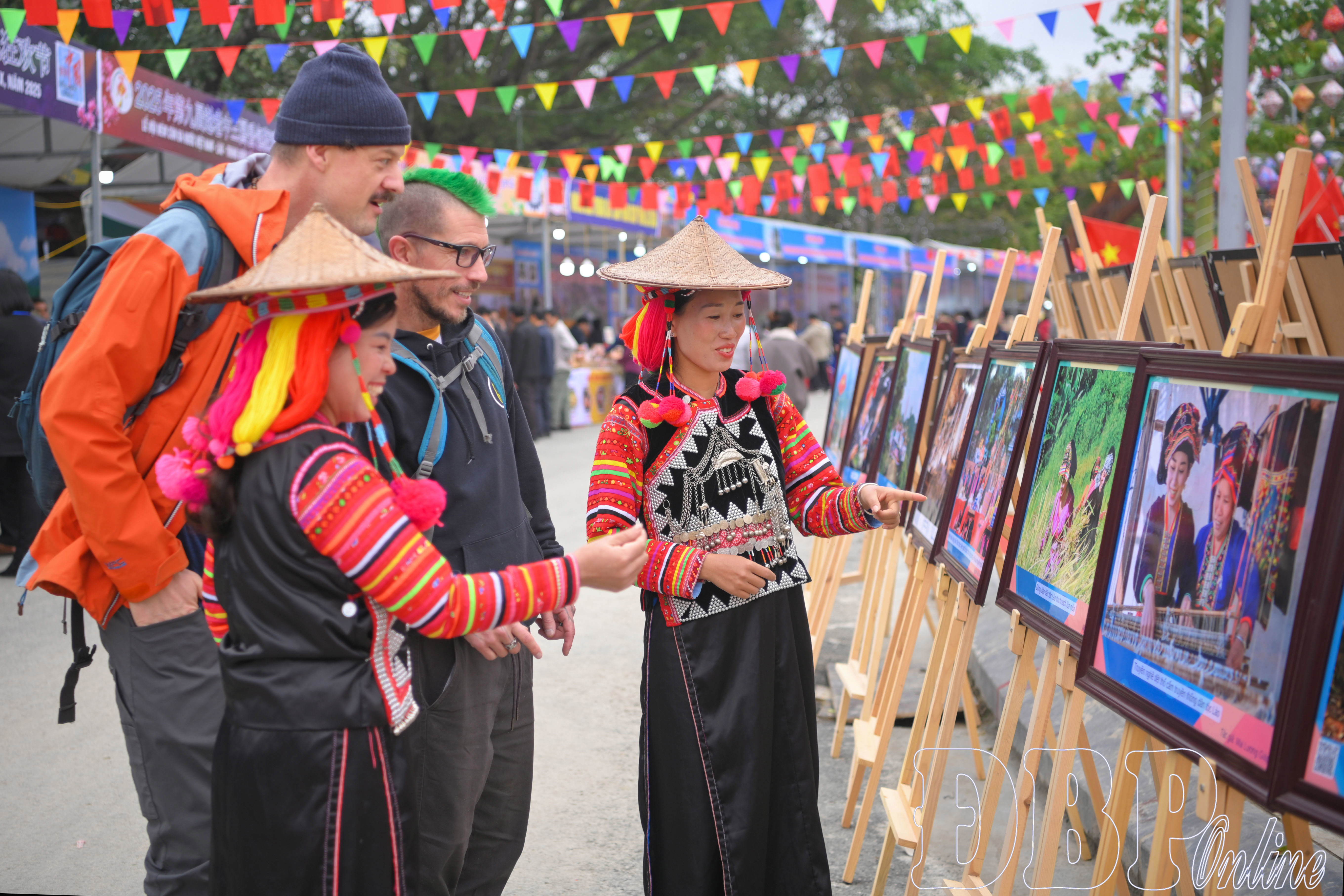 Triển l&atilde;m ảnh vẻ đẹp Việt Nam