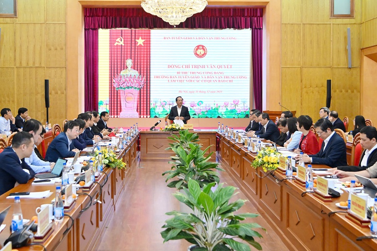 B&aacute;o ch&iacute; phải l&agrave;m r&otilde; tầm nh&igrave;n của Đảng, những th&agrave;nh tựu sau 40 năm đổi mới, kh&aacute;t vọng ph&aacute;t triển của d&acirc;n tộc