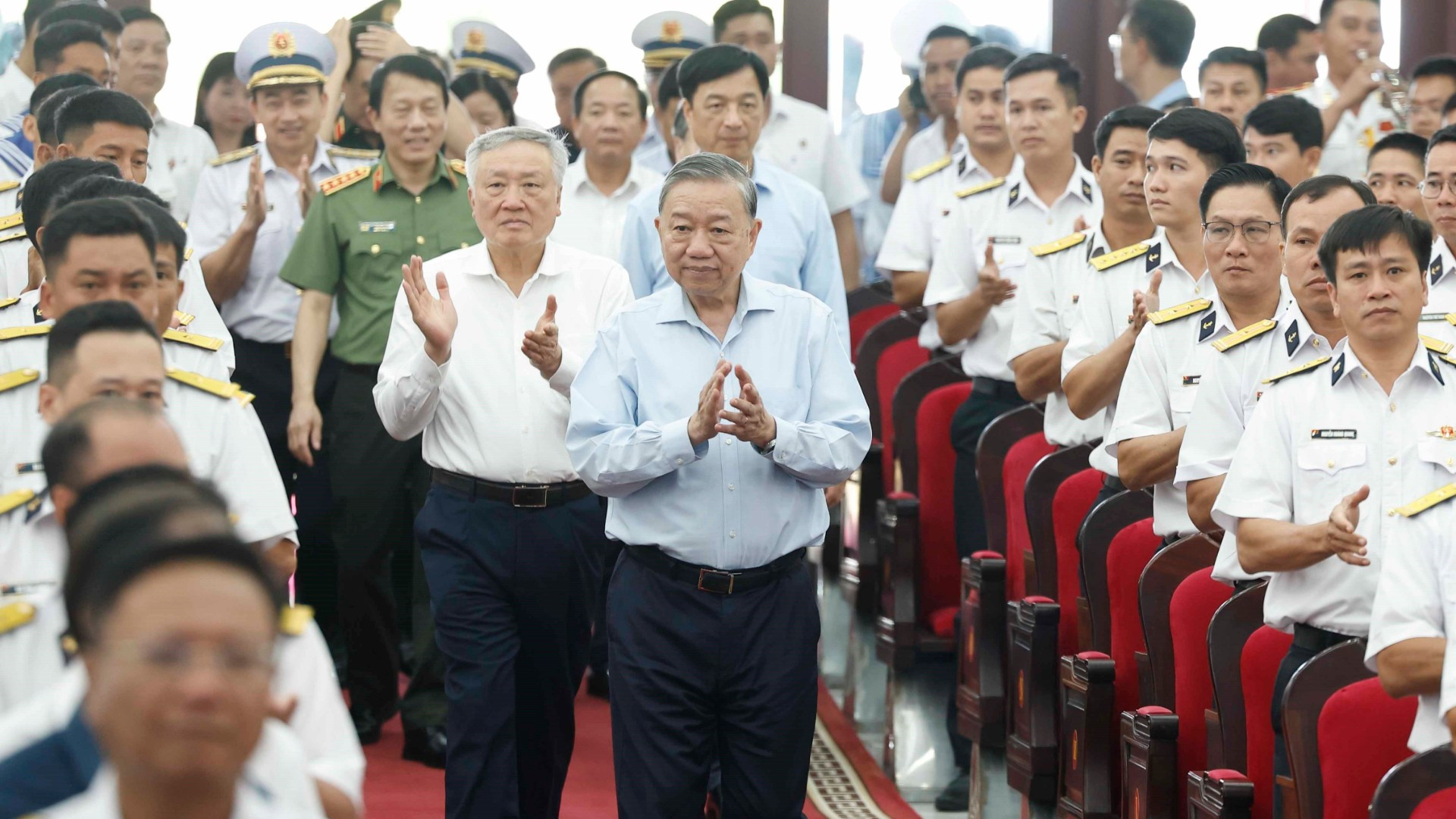 Giữ vững thế chủ động, bảo vệ vững chắc chủ quyền biển, đảo t&acirc;y nam của Tổ quốc.