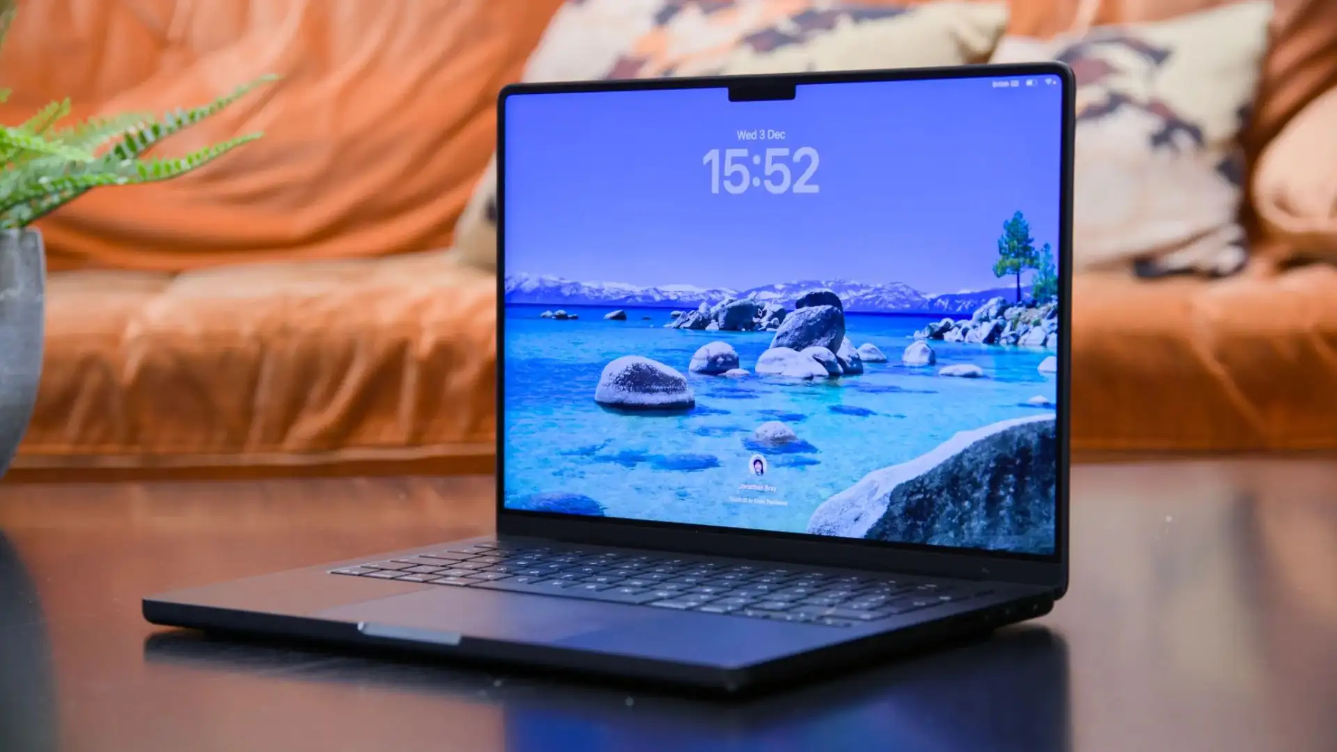 MacBook Pro M5 gi&aacute; bao nhi&ecirc;u? N&ecirc;n chọn bản 16GB hay 24GB RAM?