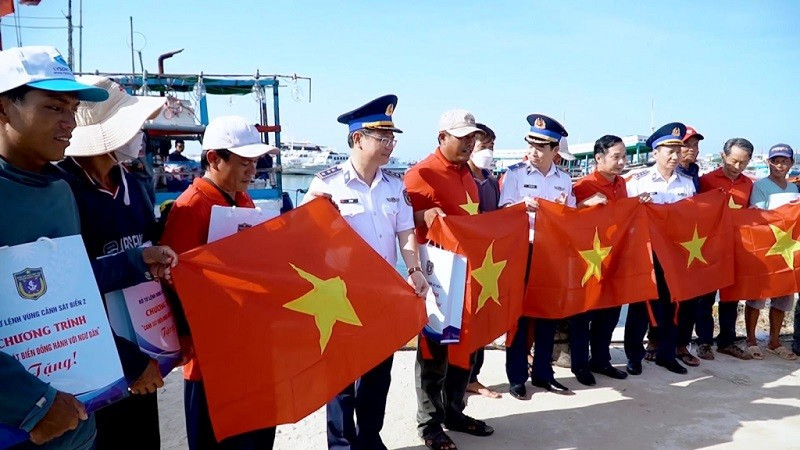 Vững v&agrave;ng &ldquo;thế trận l&ograve;ng d&acirc;n&rdquo; tr&ecirc;n biển