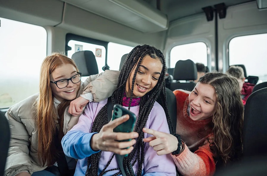 Australia cấm người dưới 16 tuổi d&ugrave;ng mạng x&atilde; hội: Mở đường cho m&ocirc; h&igrave;nh quản l&yacute; mới